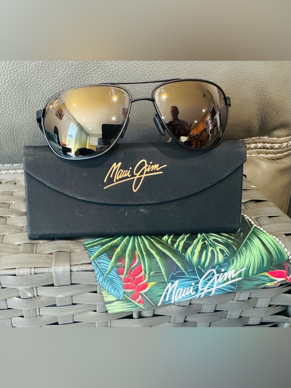 Maui Jim Cruzem MJ0728S-001
Polarized Sunglasses Black 62 XL w/case.